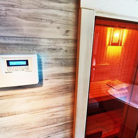 Sauna, Big Jacuzzi , Khreshchatyk apartments Kijów Zewnętrze zdjęcie