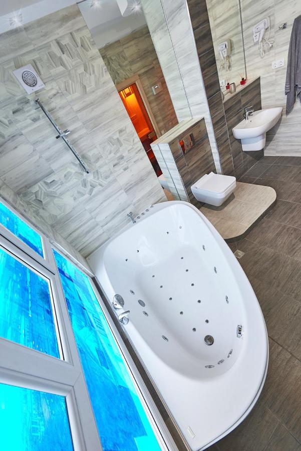 Sauna, Big Jacuzzi , Khreshchatyk apartments Kijów Zewnętrze zdjęcie